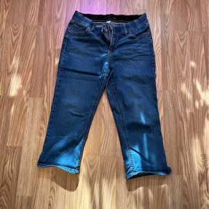 Liz Claiborne capri jeans. Size 8. Gently worn.